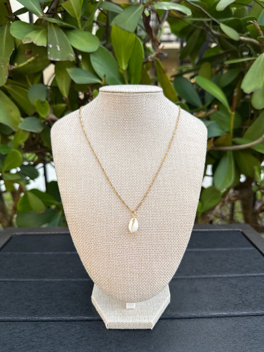 Simple Shell Pendant Necklace